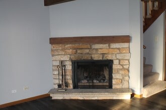 422 Meadow Green Ln in Round Lake Beach, IL - Building Photo - Building Photo