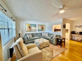 335 Durham Cir in Deerfield Beach, FL - Building Photo