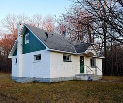 112 Crow Path in Tobyhanna, PA - Building Photo