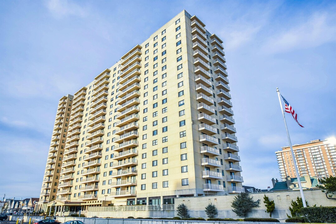 5000 Boardwalk in Ventnor City, NJ - Building Photo