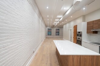 125 Broad St, Unit 3 in Boston, MA - Building Photo - Building Photo