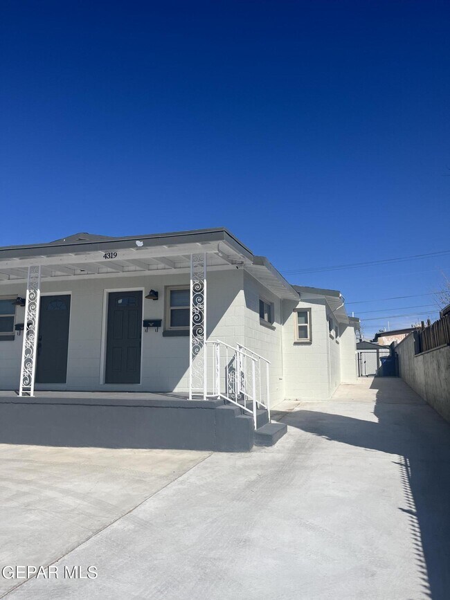 4317 Yandell Dr in El Paso, TX - Building Photo - Building Photo