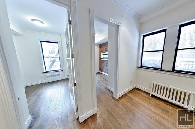 W 51ST ST. in New York, NY - Building Photo - Building Photo