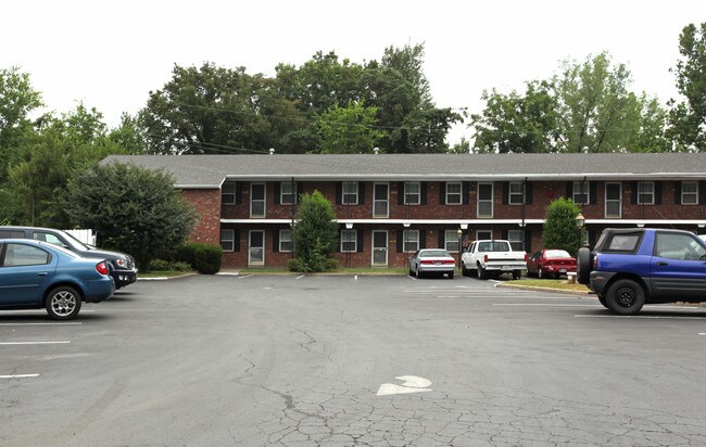 Gaslight Square Apartments in New Albany, IN - Foto de edificio - Building Photo