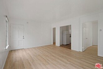 6773 Yucca St, Unit 4 in Los Angeles, CA - Building Photo - Building Photo