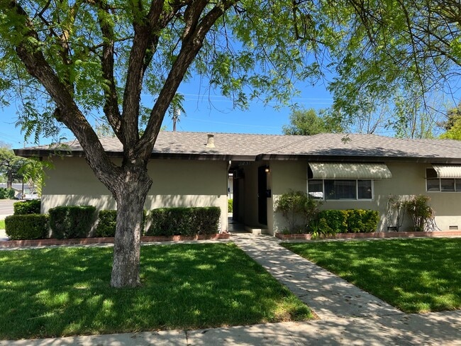 1237 Cecil Way in Modesto, CA - Foto de edificio - Building Photo