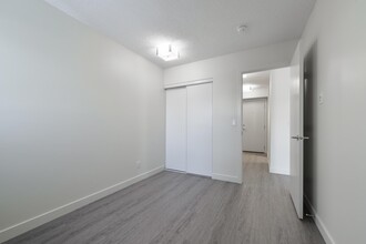 Westridge Estates B in Edmonton, AB - Building Photo - Building Photo