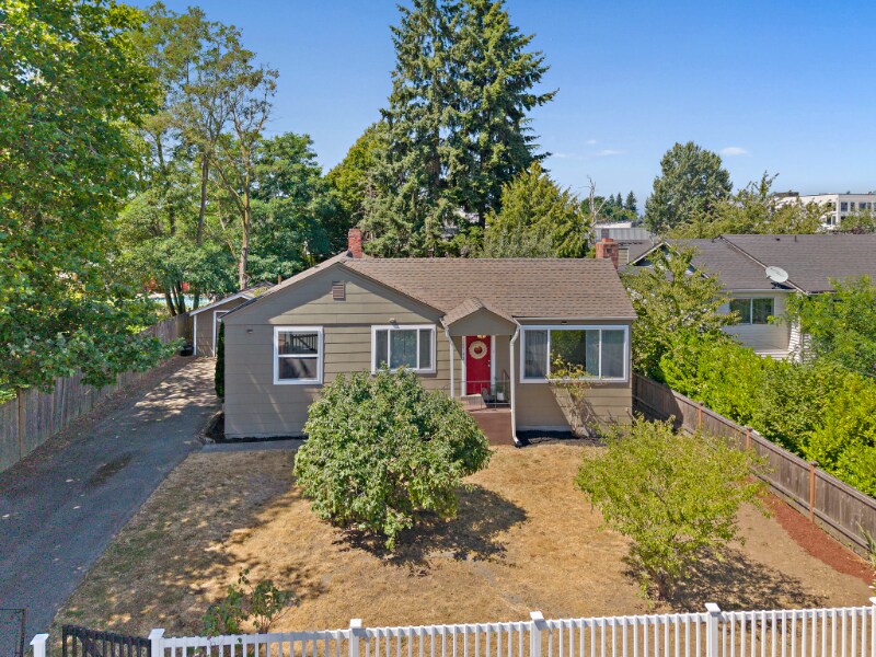 10743 14th Ave SW in Seattle, WA - Building Photo