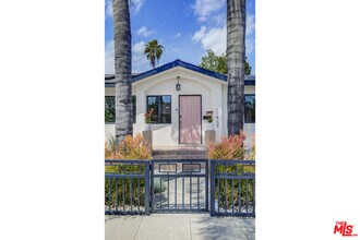 11465 Cumpston St in Los Angeles, CA - Building Photo - Building Photo