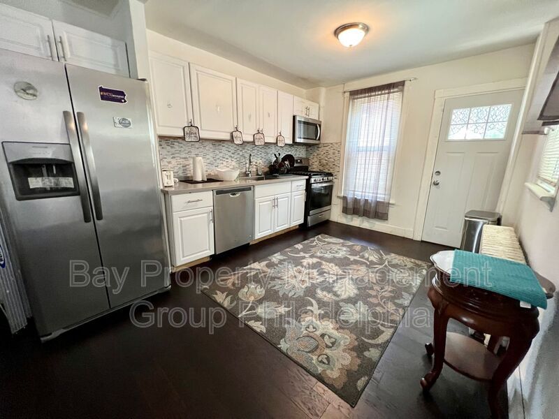 5541 Crowson St Photo