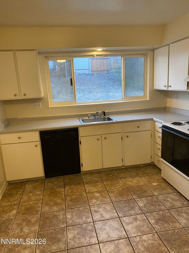 3285 Gypsum Rd in Reno, NV - Building Photo - Building Photo