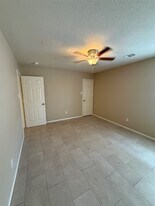 906 Taylor Ridge Dr in Spring, TX - Building Photo