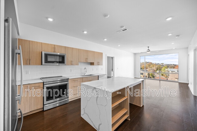 property at 3116 West End Cir