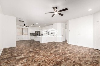 17088 W Lundberg St in Surprise, AZ - Foto de edificio - Building Photo