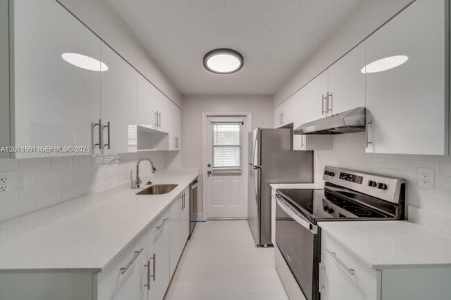 841 SW 74th Terrace