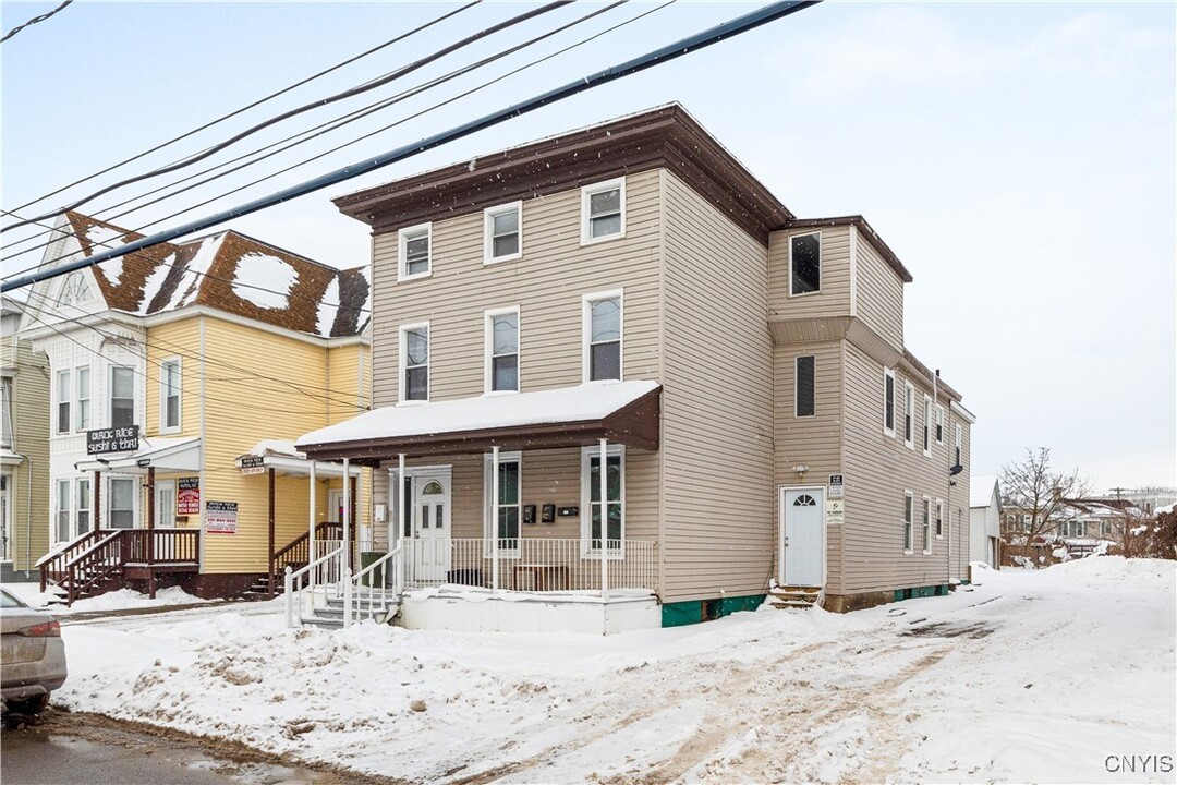 750 Bleecker St in Utica, NY - Foto de edificio