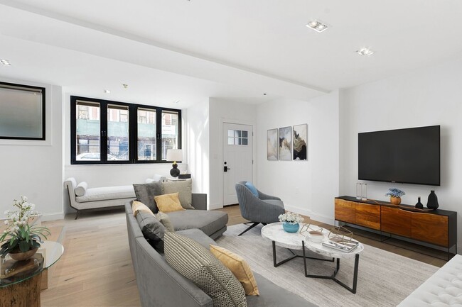 141 E 17th St in New York, NY - Building Photo - Interior Photo