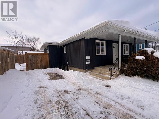 72 Churchill St in St Catharines, ON - Building Photo - Building Photo