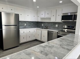 13499 Biscayne Blvd in North Miami, FL - Building Photo