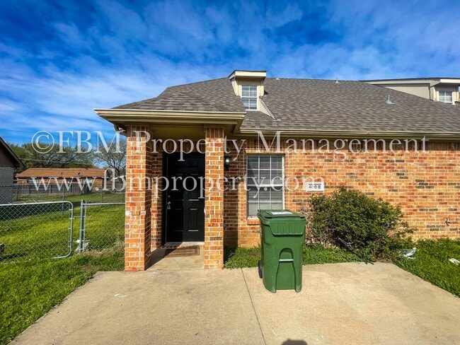 400 Kings Way Dr in Mansfield, TX - Foto de edificio - Building Photo