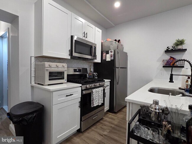property at 2326 E Thompson St