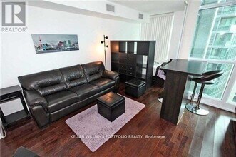 209 Fort York Blvd in Toronto, ON - Building Photo - Building Photo