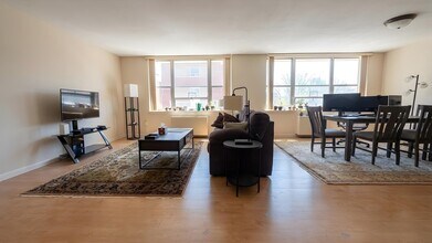 20 Hammond Pond Pkwy in Newton, MA - Building Photo - Building Photo