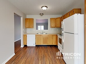 10718 Huntwick Dr in Indianapolis, IN - Building Photo - Building Photo