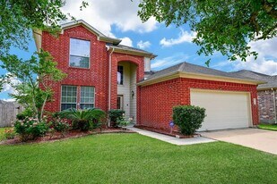 1030 Riverwood Dr in Dickinson, TX - Building Photo