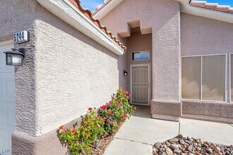 5244 Velazco Ln in Las Vegas, NV - Building Photo - Building Photo