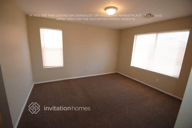 725 S Parkwood in Mesa, AZ - Foto de edificio - Building Photo