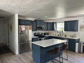 670 Cherry Hill Dr in Pleasant Grove, UT - Building Photo - Building Photo