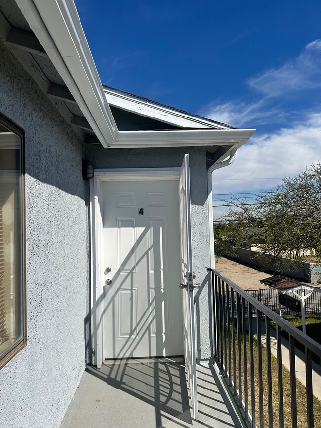 38457 10th Pl E in Palmdale, CA - Foto de edificio - Building Photo