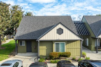 Regency Square Apartments in Fremont, CA - Foto de edificio - Building Photo