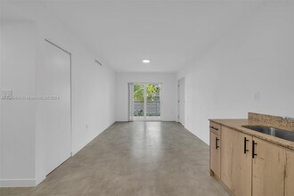 14752 NE 6th Ave, Unit 105 in Miami, FL - Building Photo - Building Photo