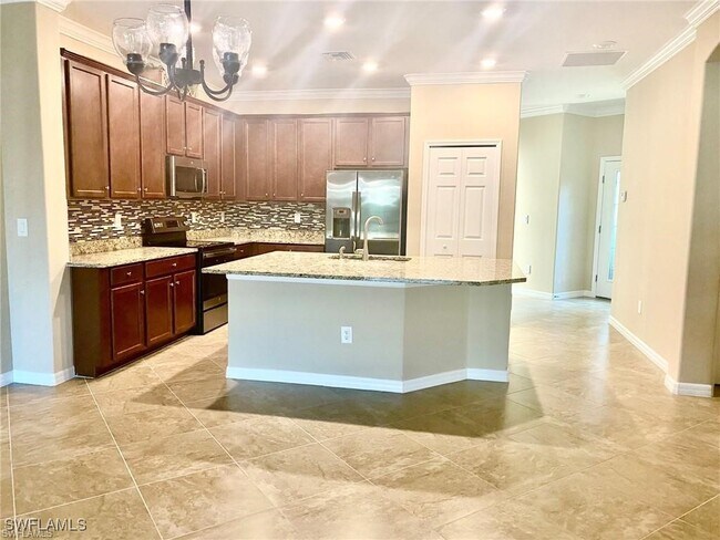 9181 Glenforest Dr in Naples, FL - Building Photo - Building Photo
