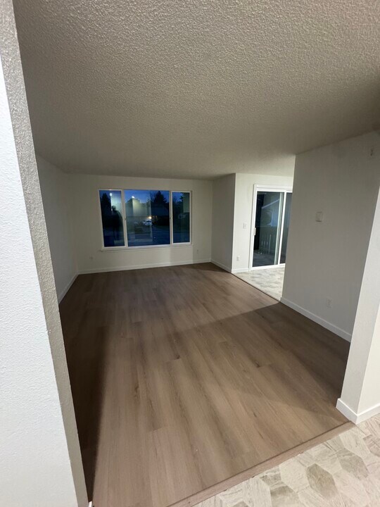 15715 63rd Street Ct E, Unit 2 in Sumner, WA - Foto de edificio