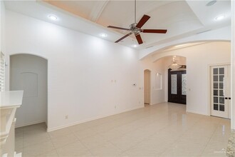 5005 Nevis Dr in Edinburg, TX - Foto de edificio - Building Photo
