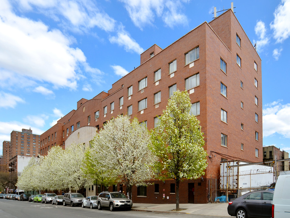 1240 Washington Ave in Bronx, NY - Building Photo