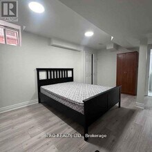 15 Baby Pointe Trail in Brampton, ON - Building Photo - Building Photo