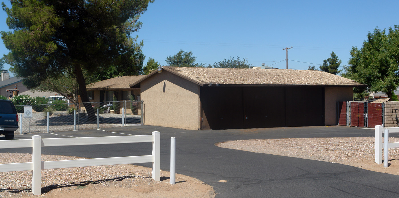 13640 Algonquin Rd in Apple Valley, CA - Building Photo