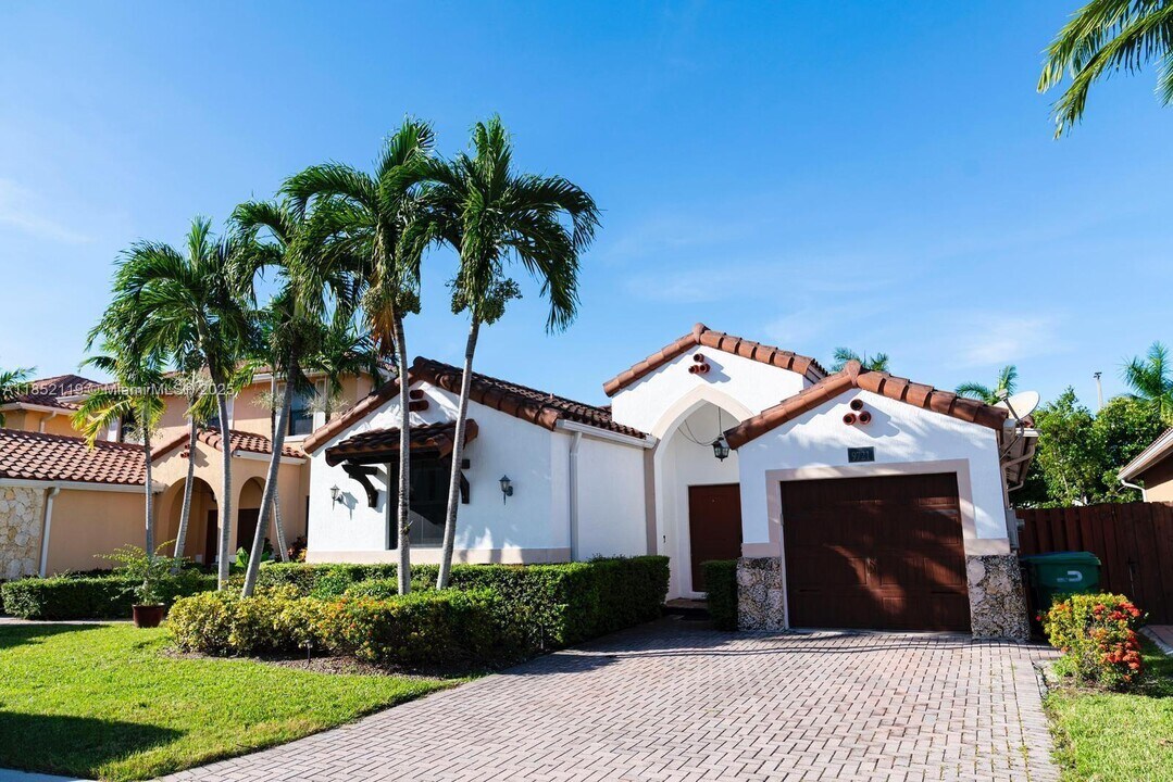 9721 NW 9th St in Miami, FL - Building Photo