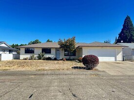 2169 SE Madison St in Albany, OR - Building Photo
