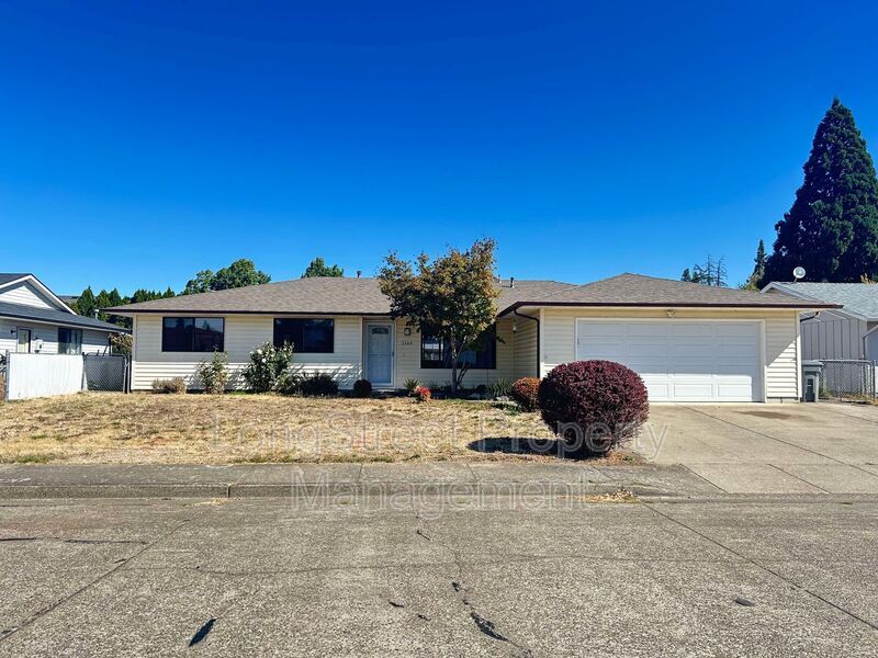2169 SE Madison St in Albany, OR - Building Photo