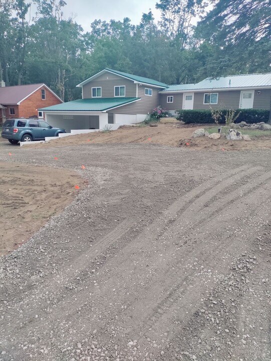 2117 E Miller Rd in Fairview, MI - Building Photo