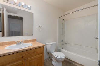 Logan Park in Sacramento, CA - Building Photo - Building Photo