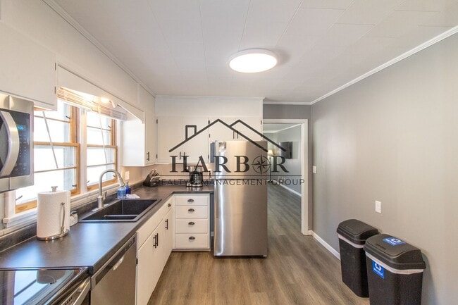 property at 515 5th Ave SE