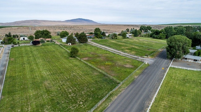86508 N Harrington Rd in West Richland, WA - Building Photo - Building Photo