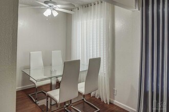 Creekside Apartments in Sacramento, CA - Foto de edificio - Building Photo