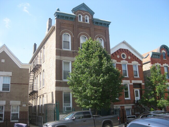 property at 1025 W Cullerton St